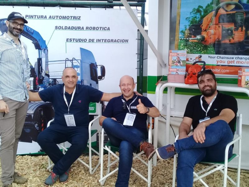 Visitas internacionales en el stand de Basculas Magris e Hidrogruas TKA