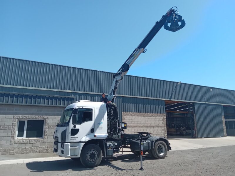 TKA 17.700 con silla y comandos elevados para Nuevo Horizonte de Río Cuarto